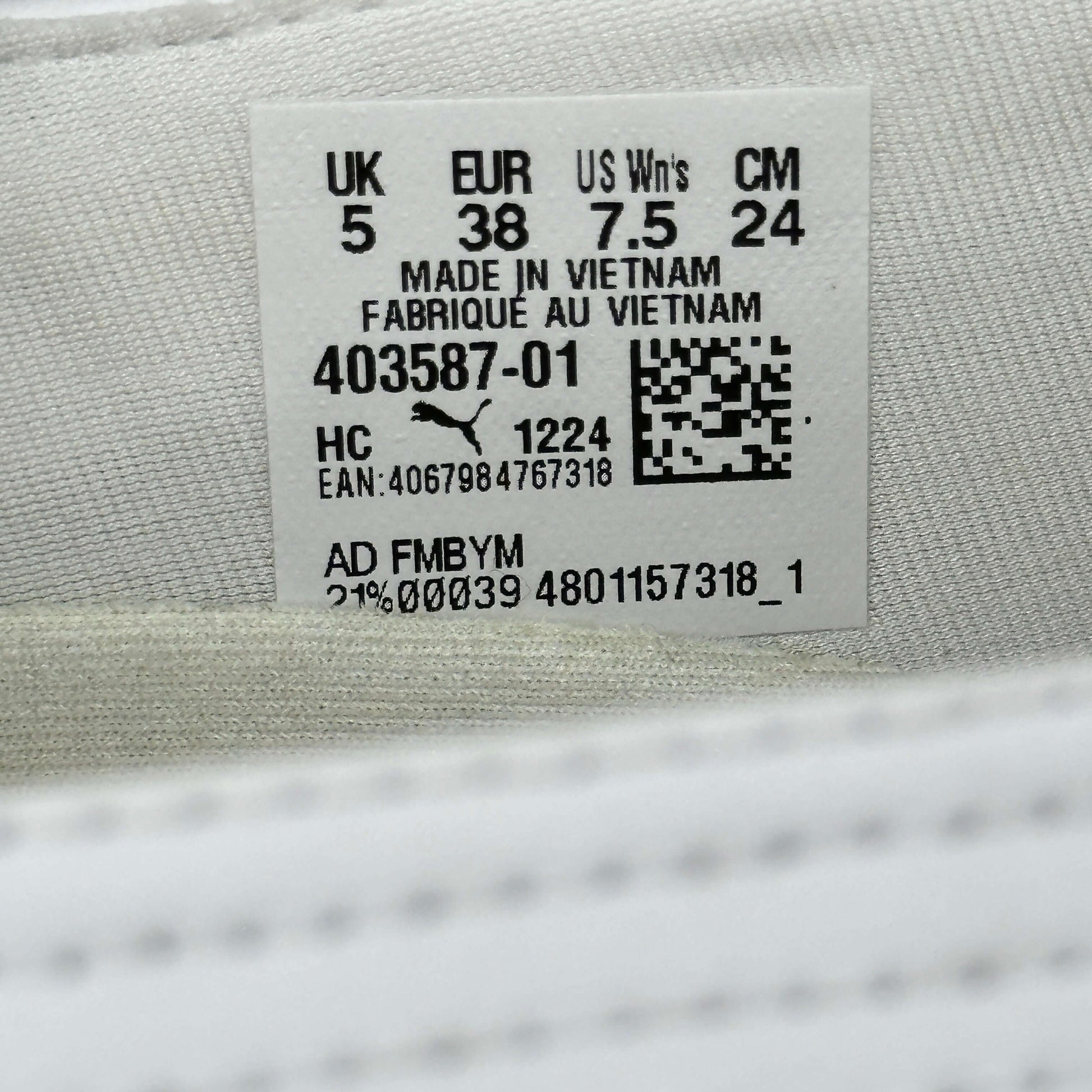 Puma speedcat ballet flats tag displaying size 5 UK, 38 EUR, 7.5 US in sustainable packaging.