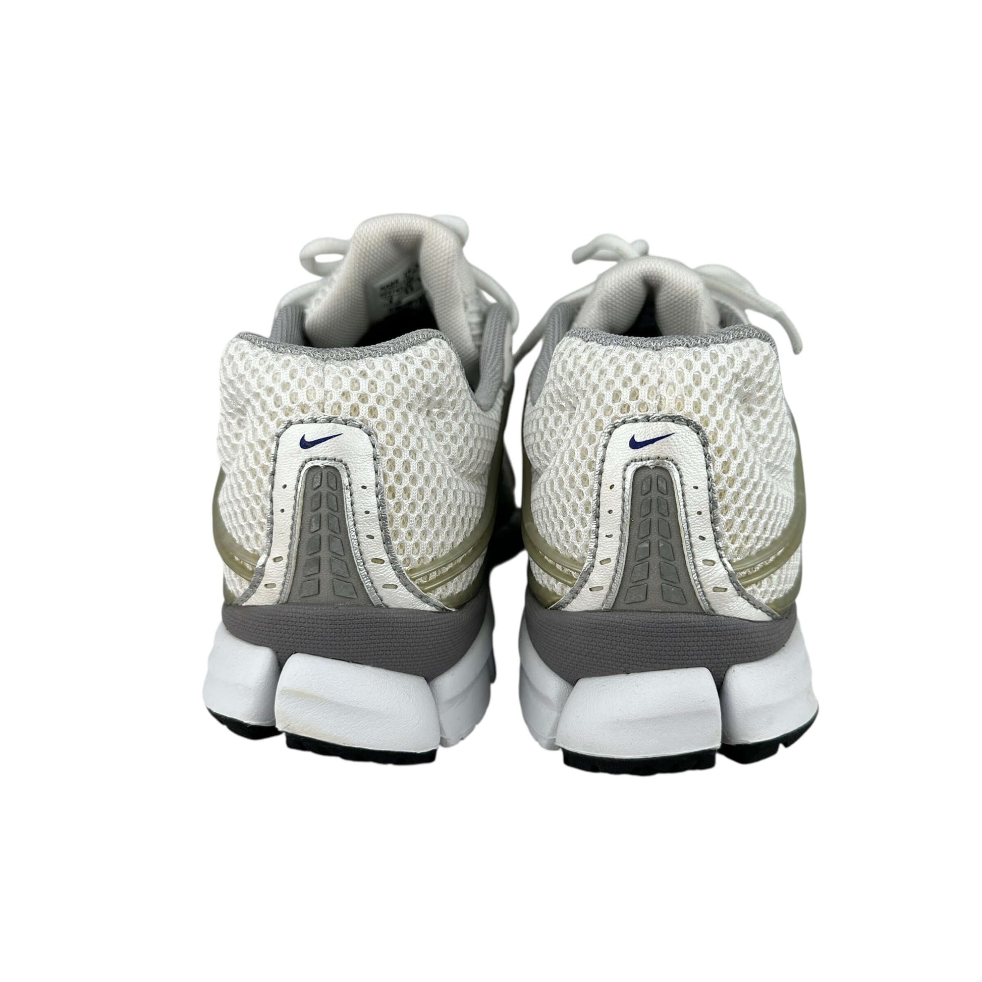 Nike Zoom Skylon 11 trainers in white and gray, preloved sneakers, great condition, sustainable second hand.